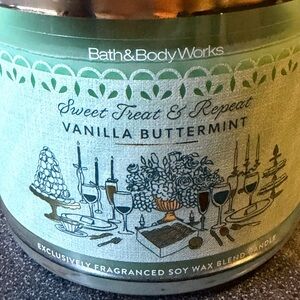 Bath & Body Works Vanilla Buttermint Candle - Green and Gold Accents
